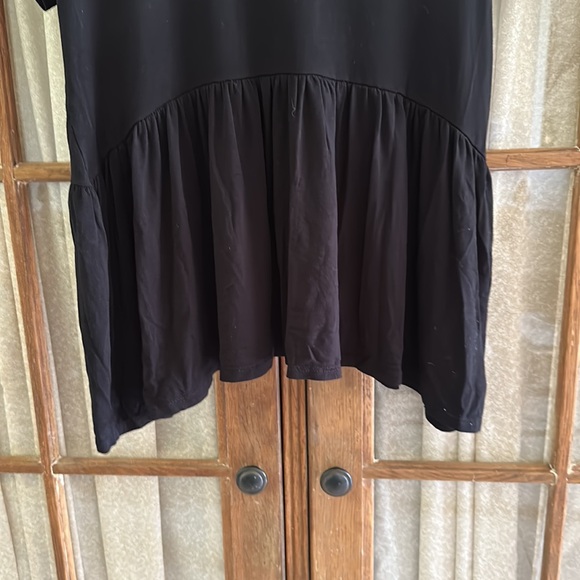 Flattering black peplum top - Picture 3 of 3